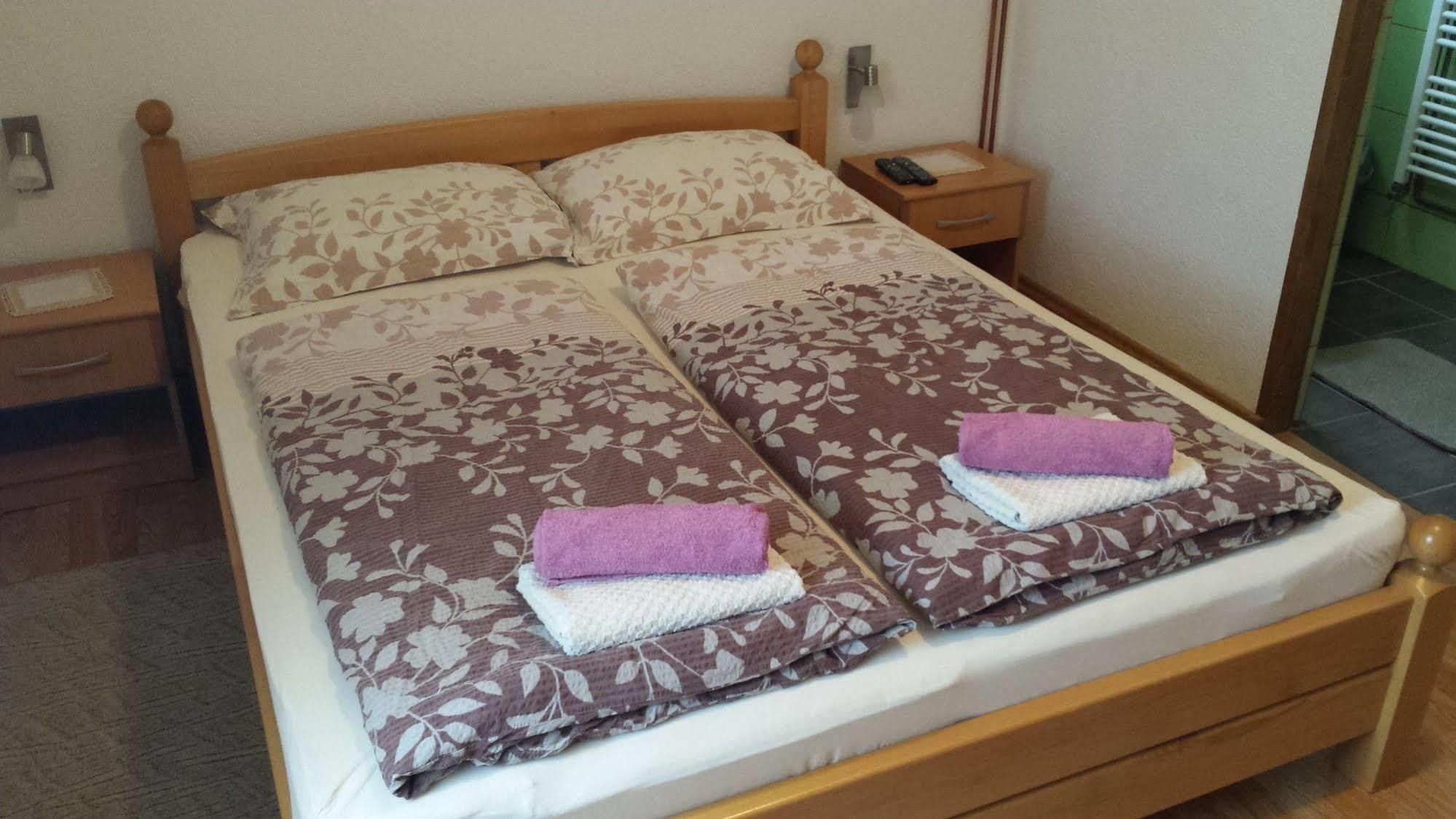 St George B&B Korenica Εξωτερικό φωτογραφία